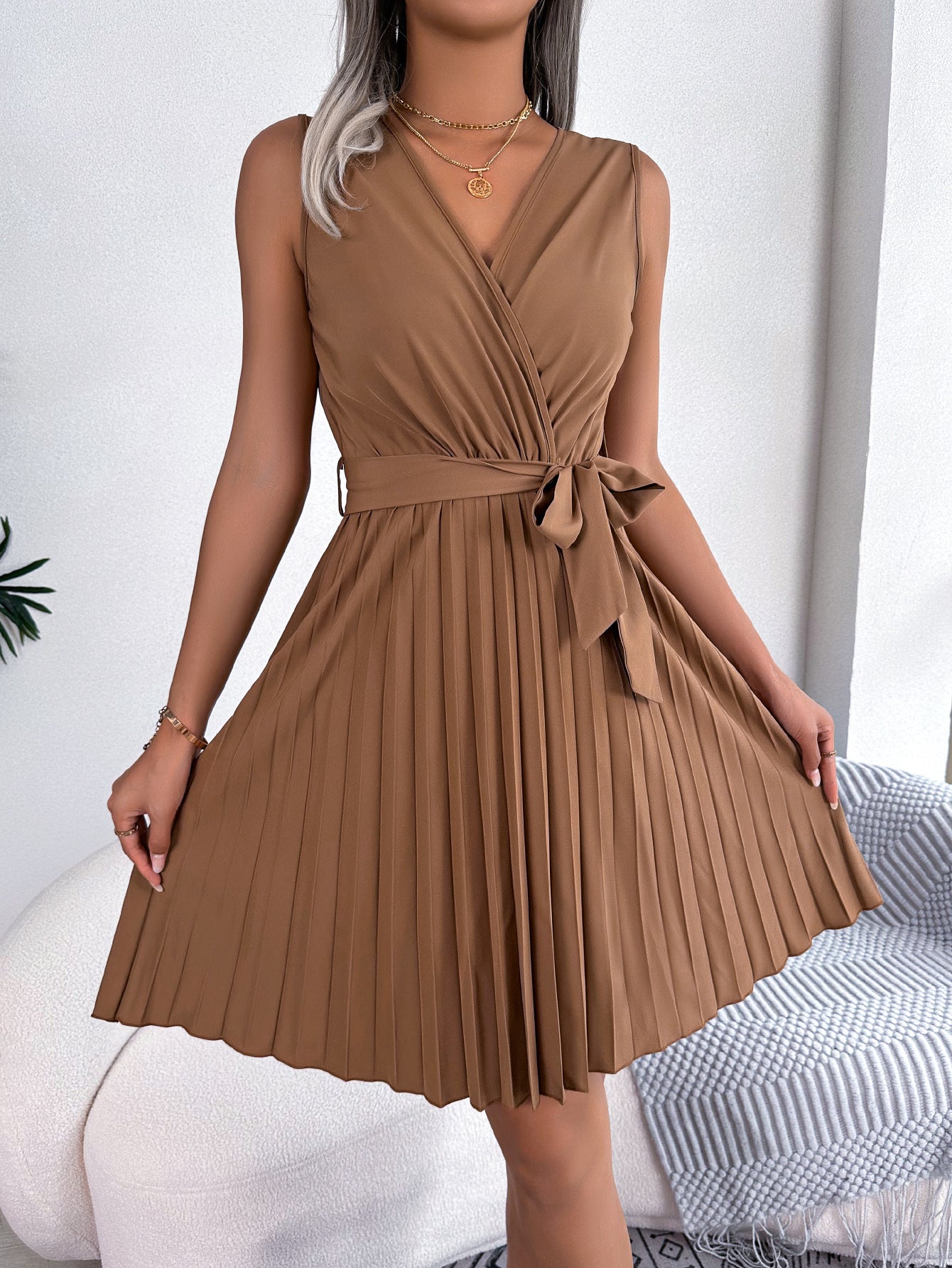 Women's Elegant Cross Sleeveless Cinched Pleated Dress Dresses